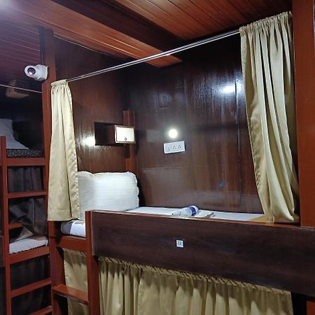 Asra Dormitory For Male And Female Mumbai Exterior foto